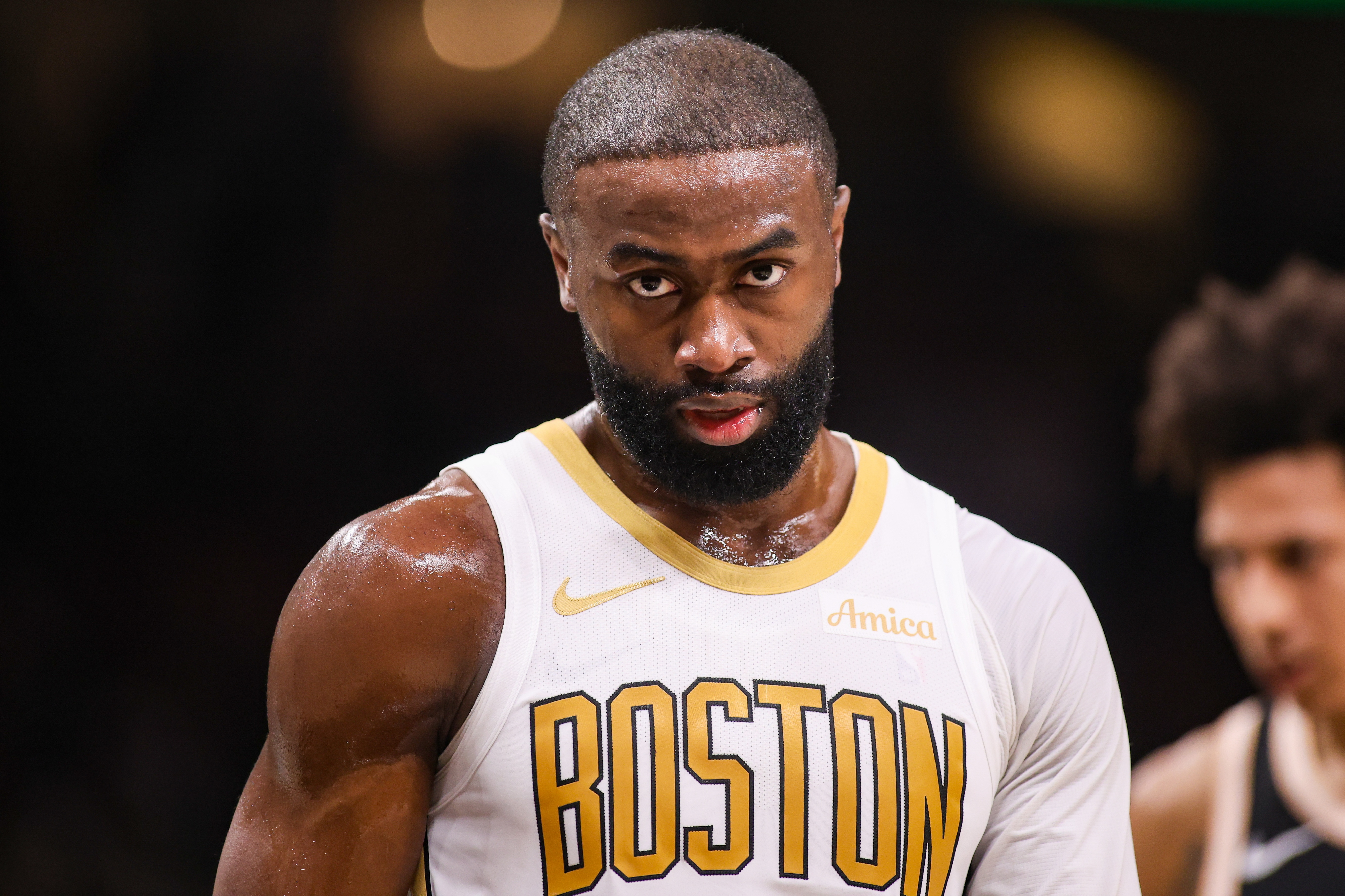 星空体育app下载-杰伦·布朗：会和教练组进行沟通 力争明天的背靠背也能出战